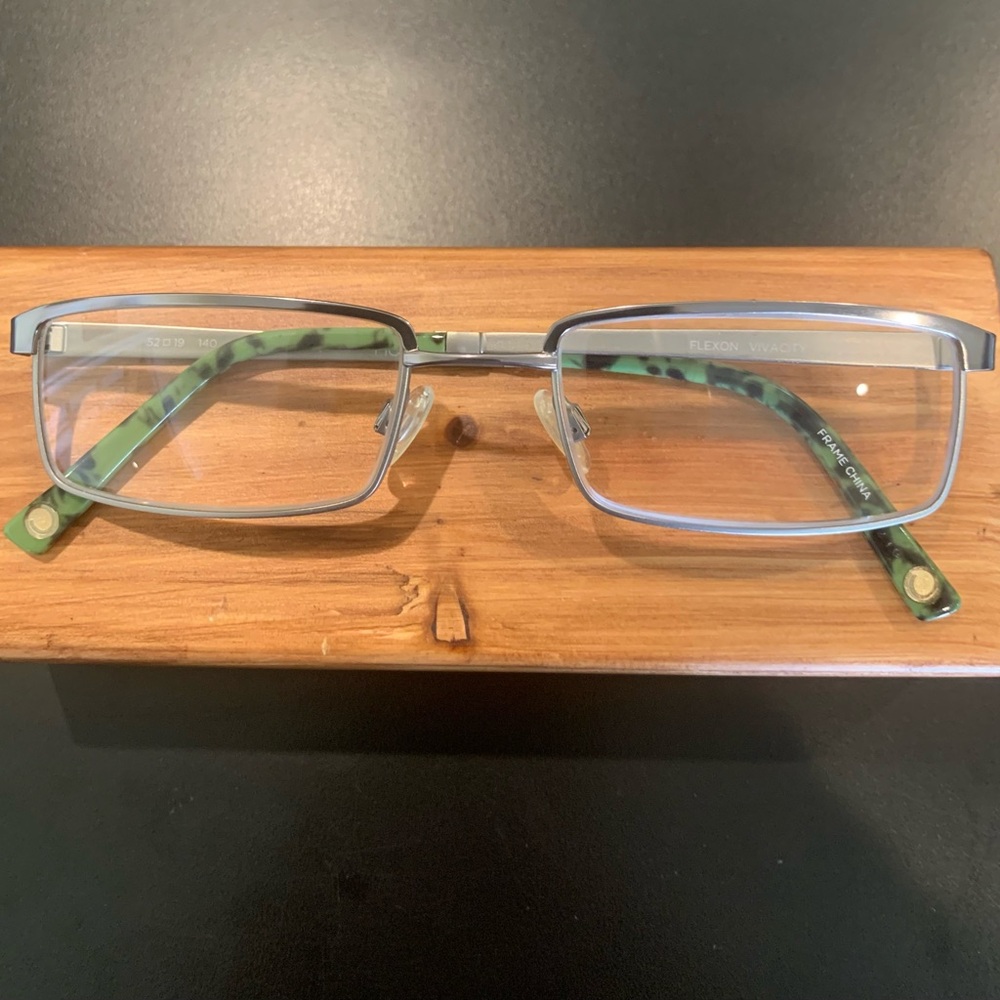 FLEXON VIVACITY GUN SILVER 52mm
Titanium Women Rectangular Eyeglasses